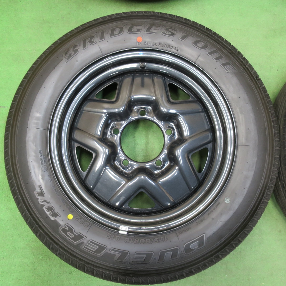 [送料無料] 新車外し！24年★スズキ JB64 ジムニー 純正 175/80R16 ブリヂストン デューラー H/L 852 16インチ PCD139.7/5H★5031804イノ