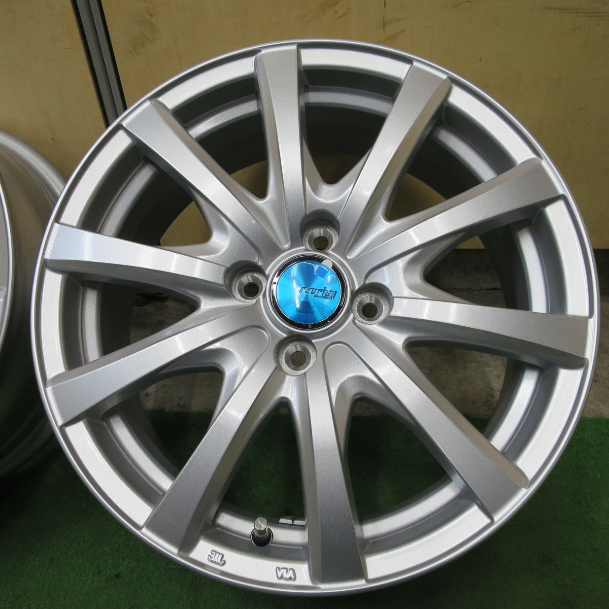 未使用★ravrion RS01 weds 16インチ ホイール ラブリオン ウェッズ 16×6J PCD100/4H★6032705NGホ