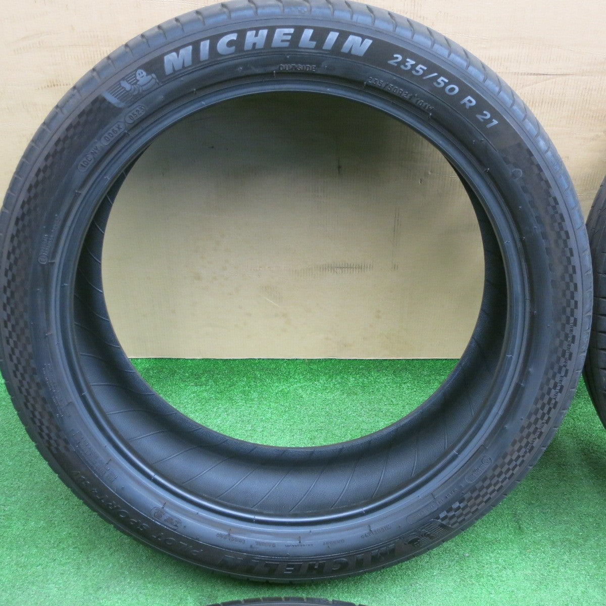 4本価格！23年★235/50R21 ミシュラン パイロットスポーツ4 SUV タイヤ 21インチ レクサス RX 等★6020402NKノタ