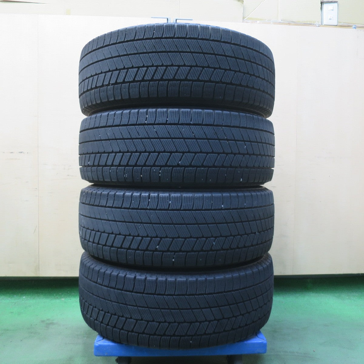 バリ溝！22年！キレイ！9.5分★ワーゲン トゥーラン 等 EUROTECH Gaya Soli 205/55R16 スタッドレス ブリヂストン ブリザック VRX3 ユーロテック ガヤ ソリ 16インチ PCD112/5H★6032303イス