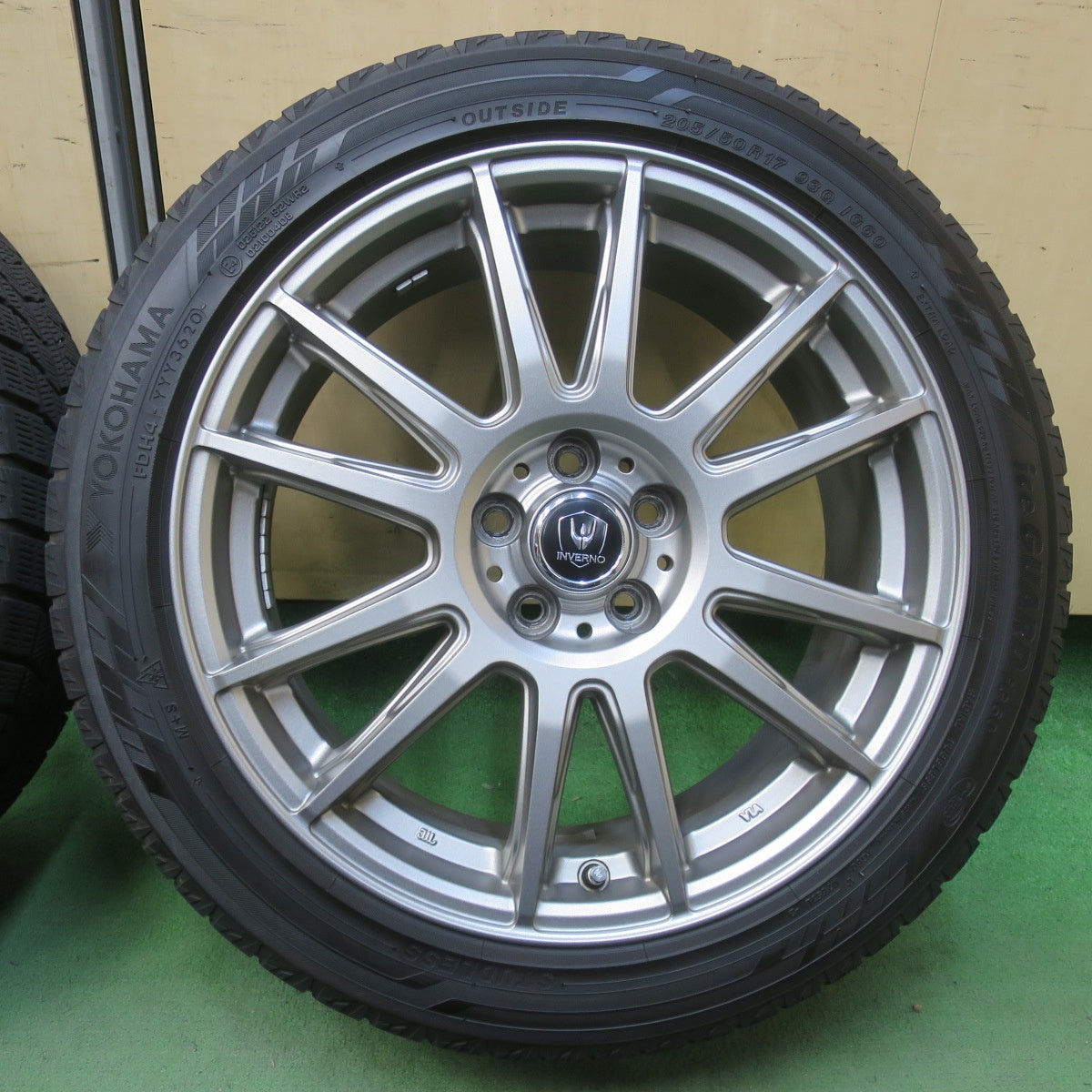 バリ溝！キレイ！9分★インプレッサ 等 205/50R17 スタッドレス ヨコハマ アイスガード iG60 INVERNO インヴェルノ 17インチ PCD100/5H★6032301イス