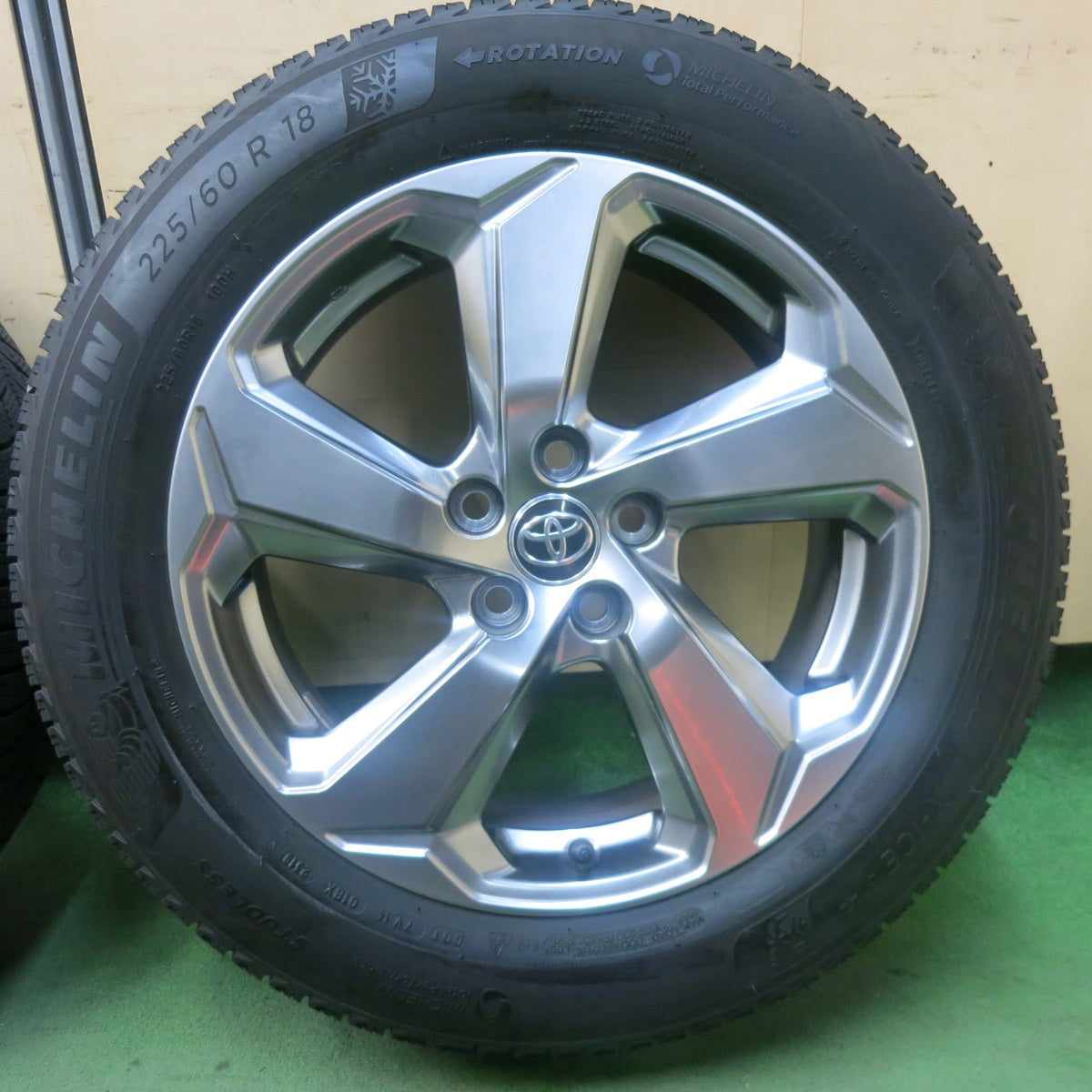 バリ溝！キレイ！9分★トヨタ RAV4 Gグレード 純正 225/60R18 スタッドレス ミシュラン X-ICE3+ 18インチ PCD114.3/5H★5112703SKス