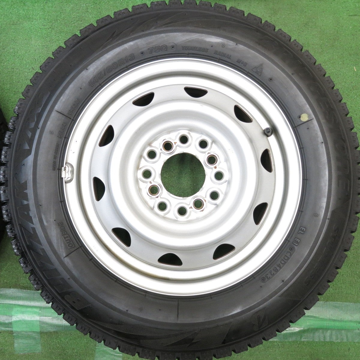 バリ溝！23年！9.5分◎スタッドレス 145/80R13 ブリヂストン ブリザック VRX2 スチール ホイール 13インチ PCD100 110 114.3/4H マルチ◎6092708HAス