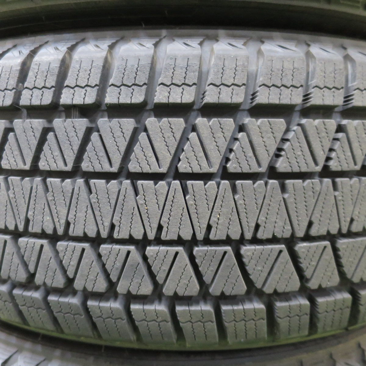 バリ溝！23年！9.5分以上★スタッドレス 225/55R19 ブリヂストン ブリザック DM-V3 タイヤ 19インチ ハリアー クラウンクロスオーバー 等★6021602NGスタ