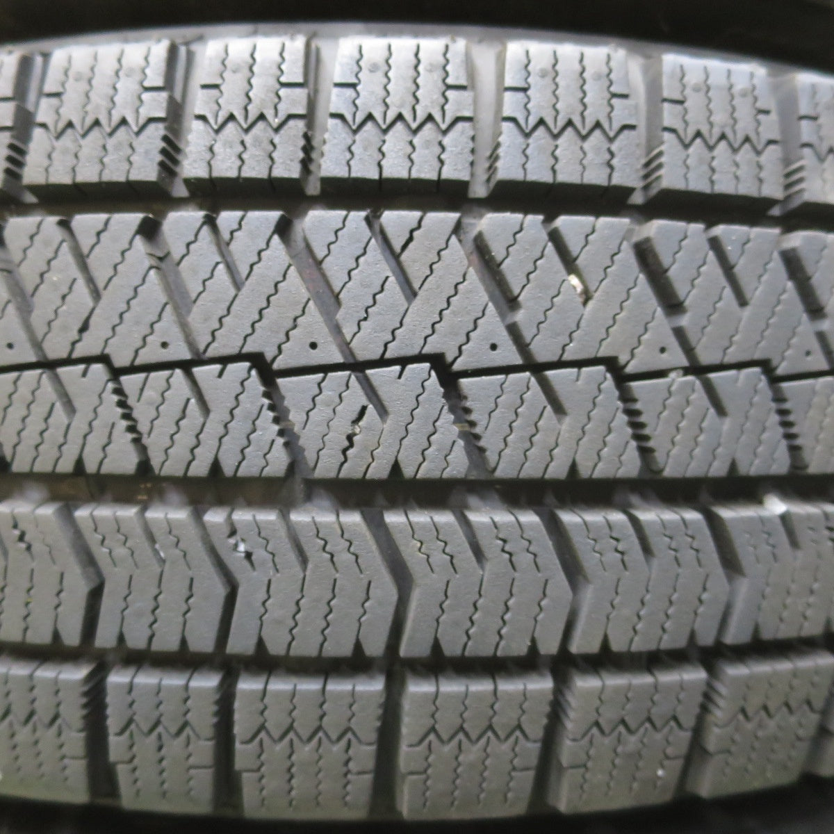 バリ溝！23年！キレイ！9.5分★スタッドレス 185/65R15 ブリヂストン ブリザック VRX2 SIBILLA NEXT W5 シビラ ネクスト 15インチ PCD100/4H★6042809イス