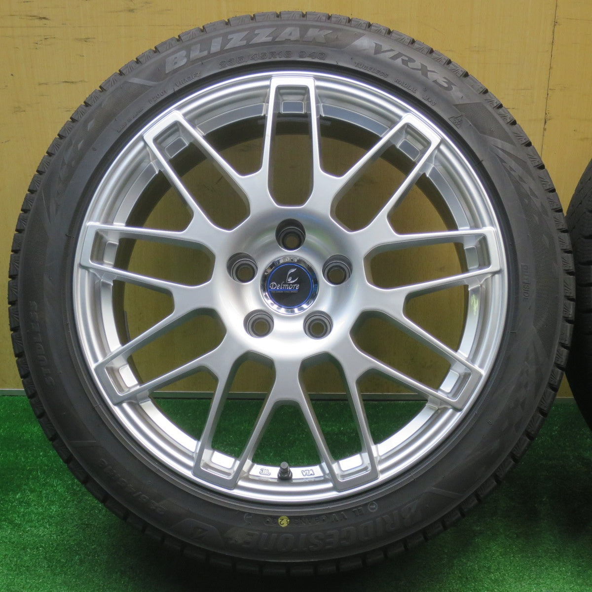 センサー付！バリ溝！23年！キレイ！9.5分★レクサス 等 235/45R18 スタッドレス ブリヂストン ブリザック VRX3 Delmore デルモア 18インチ PCD114.3/5H★5111314NJス