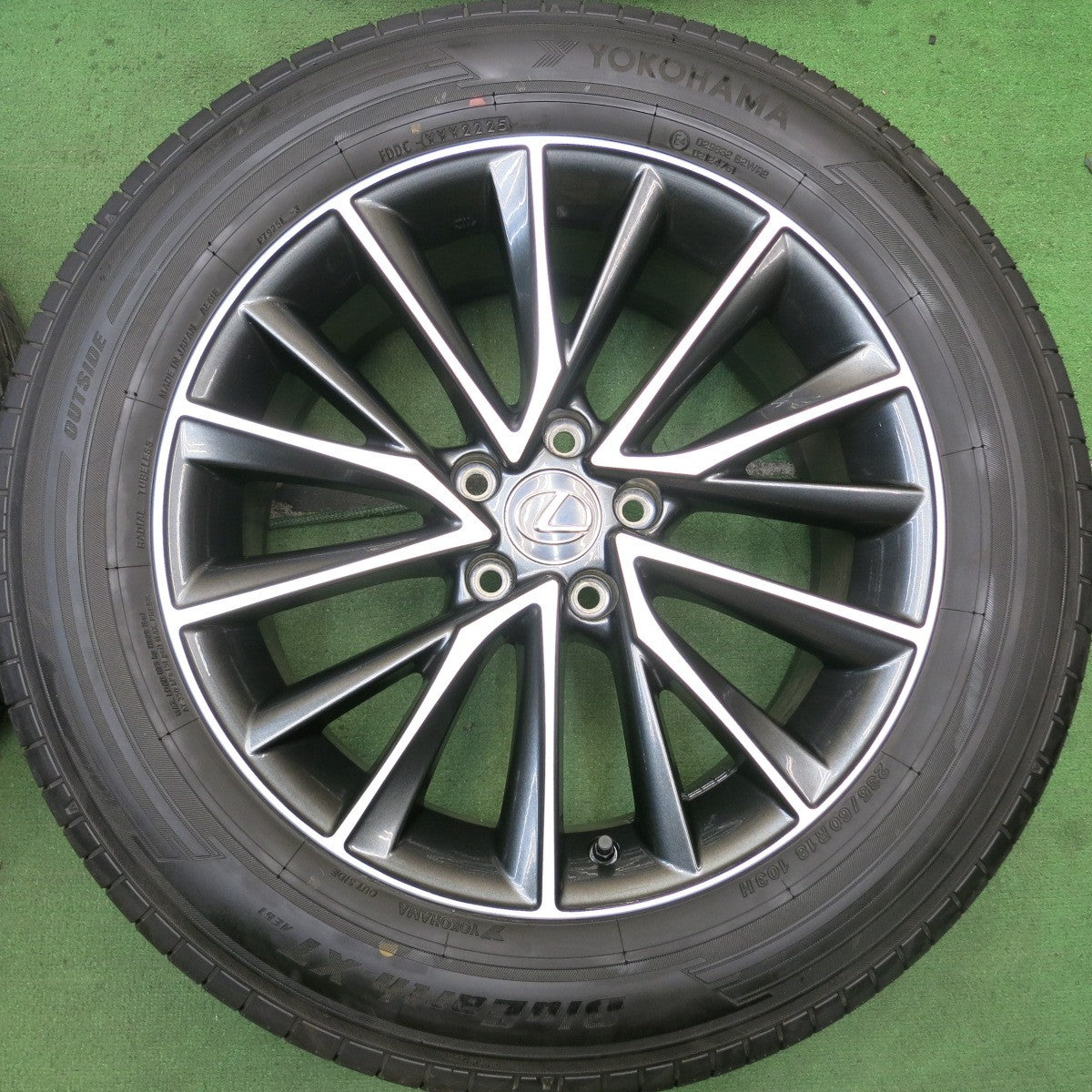 新車外し！25年！センサー付★レクサス NX 純正 235/60R18 ヨコハマ BluEarth-XT AE61 18インチ PCD114.3/5H★5092001HAノ