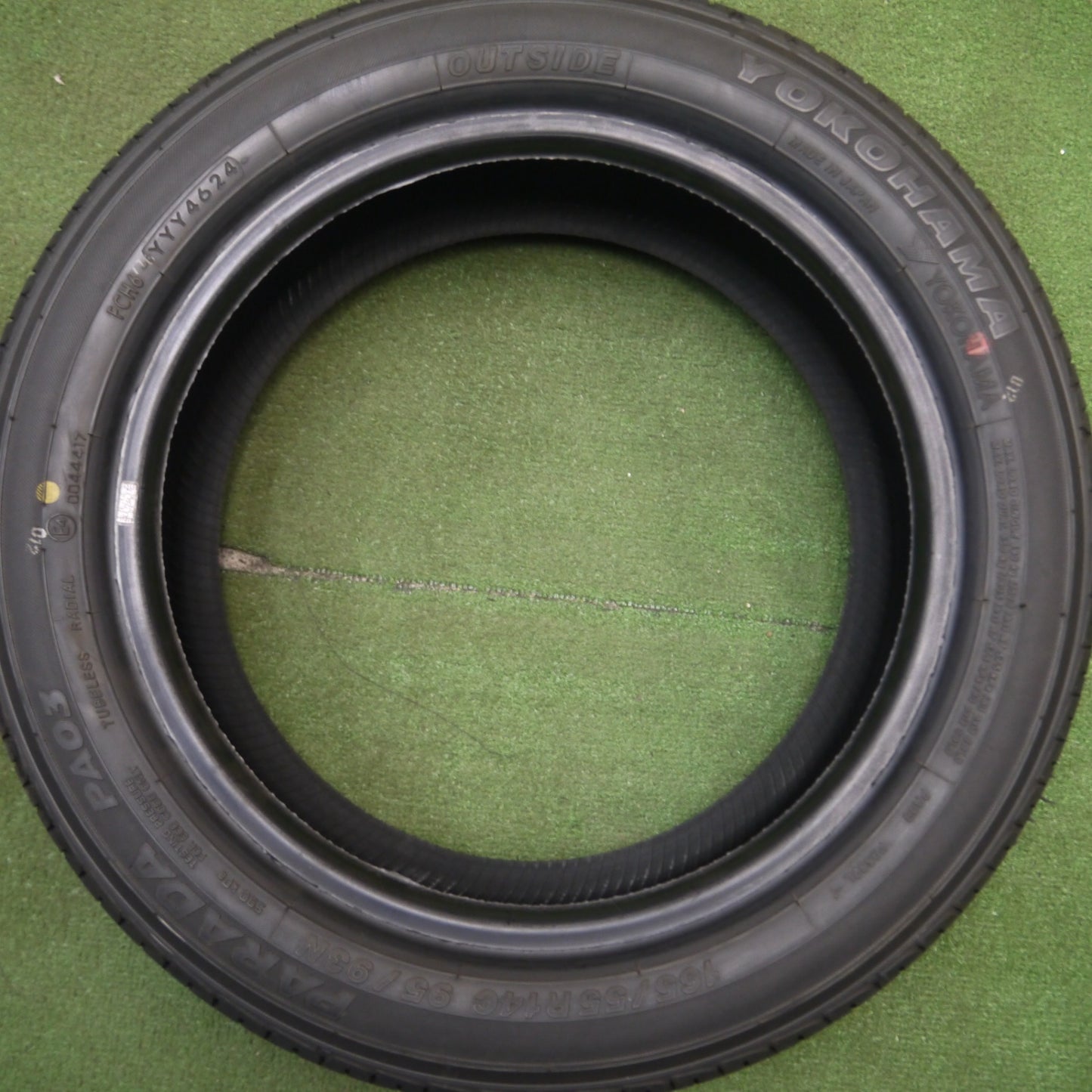[送料無料] 新車外し！24年★165/55R14C 95/93N ヨコハマ PARADA PA03 タイヤ 14インチ 軽バン 軽トラ ハイゼット エブリイ アトレー N-VAN等★5022608Hノタ