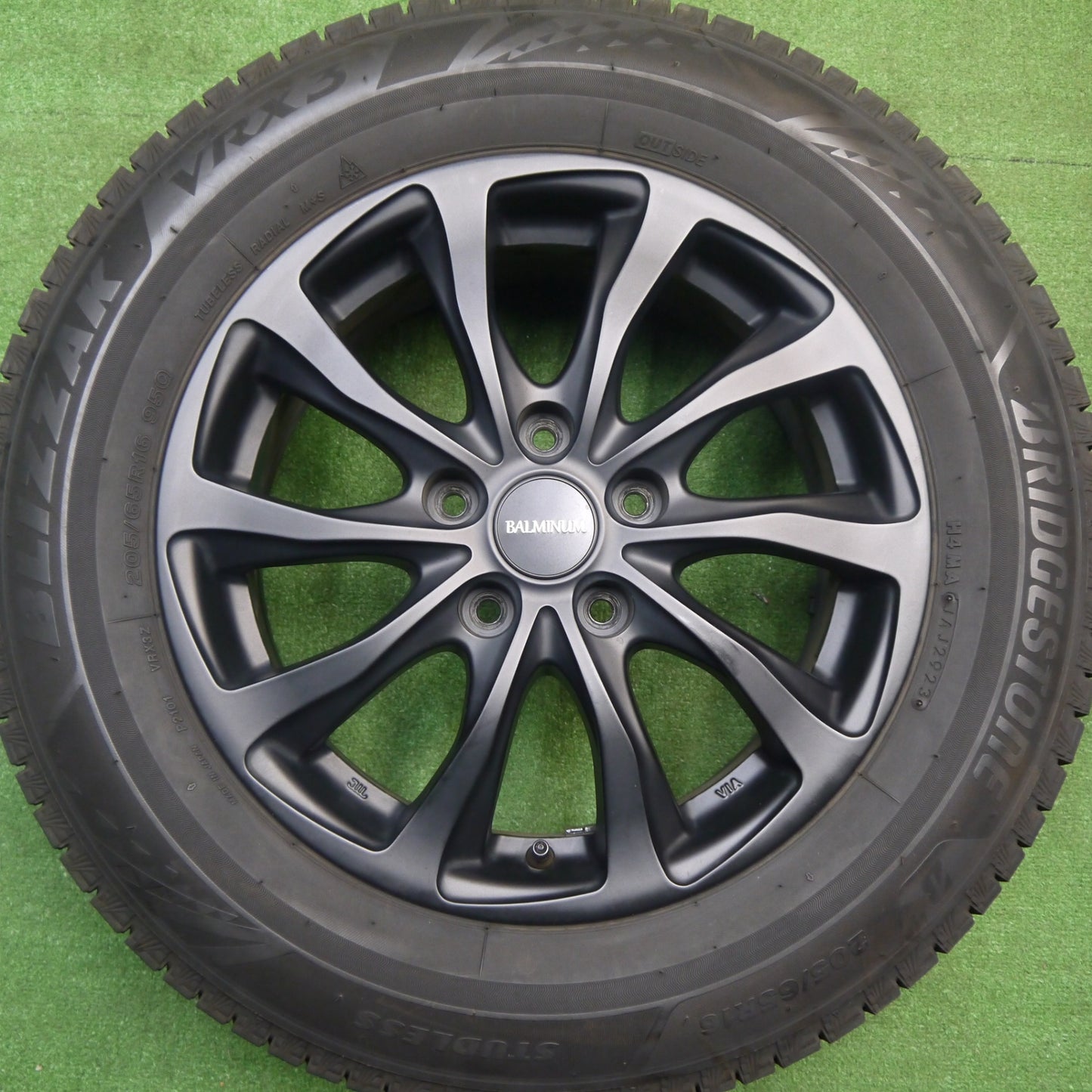 キレイ！23年★スタッドレス 205/65R16 ブリヂストン ブリザック VRX3 BALMINUM TR10 バルミナ 16インチ PCD114.3/5H★5112808Hス