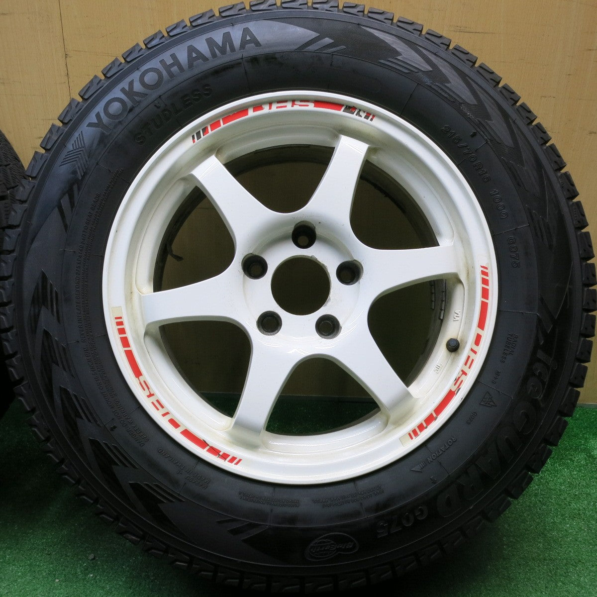 バリ溝！23年！9分★DHS C034 215/70R16 スタッドレス ヨコハマ アイスガード G075 ダウンヒル スペシャル 16インチ PCD114.3/5H★5122805HAス