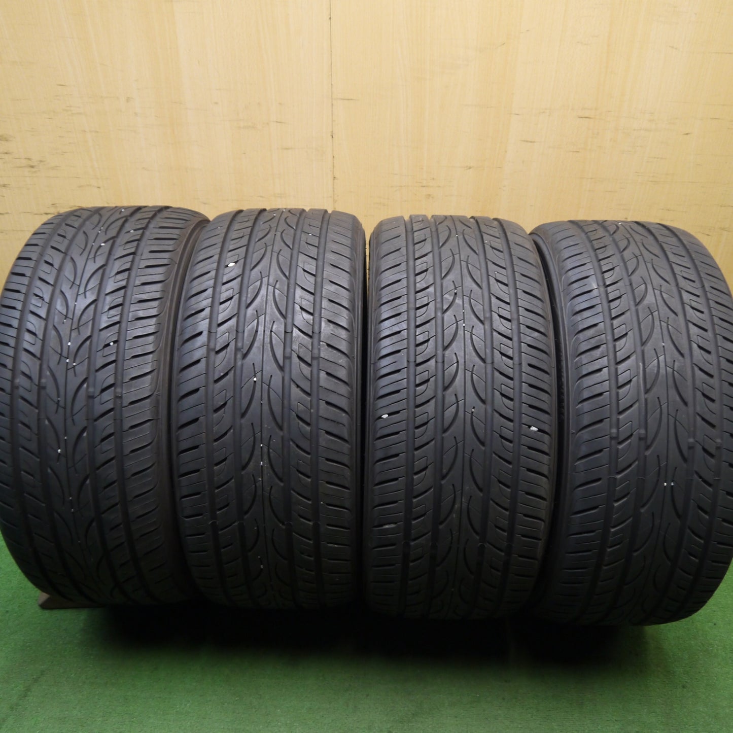 バリ溝！24年！9.5分★245/40R19 ヨコハマ AVID ENVigor タイヤ エンビガー 19インチ アルファード ヴェルファイア 等★5062305Hノタ
