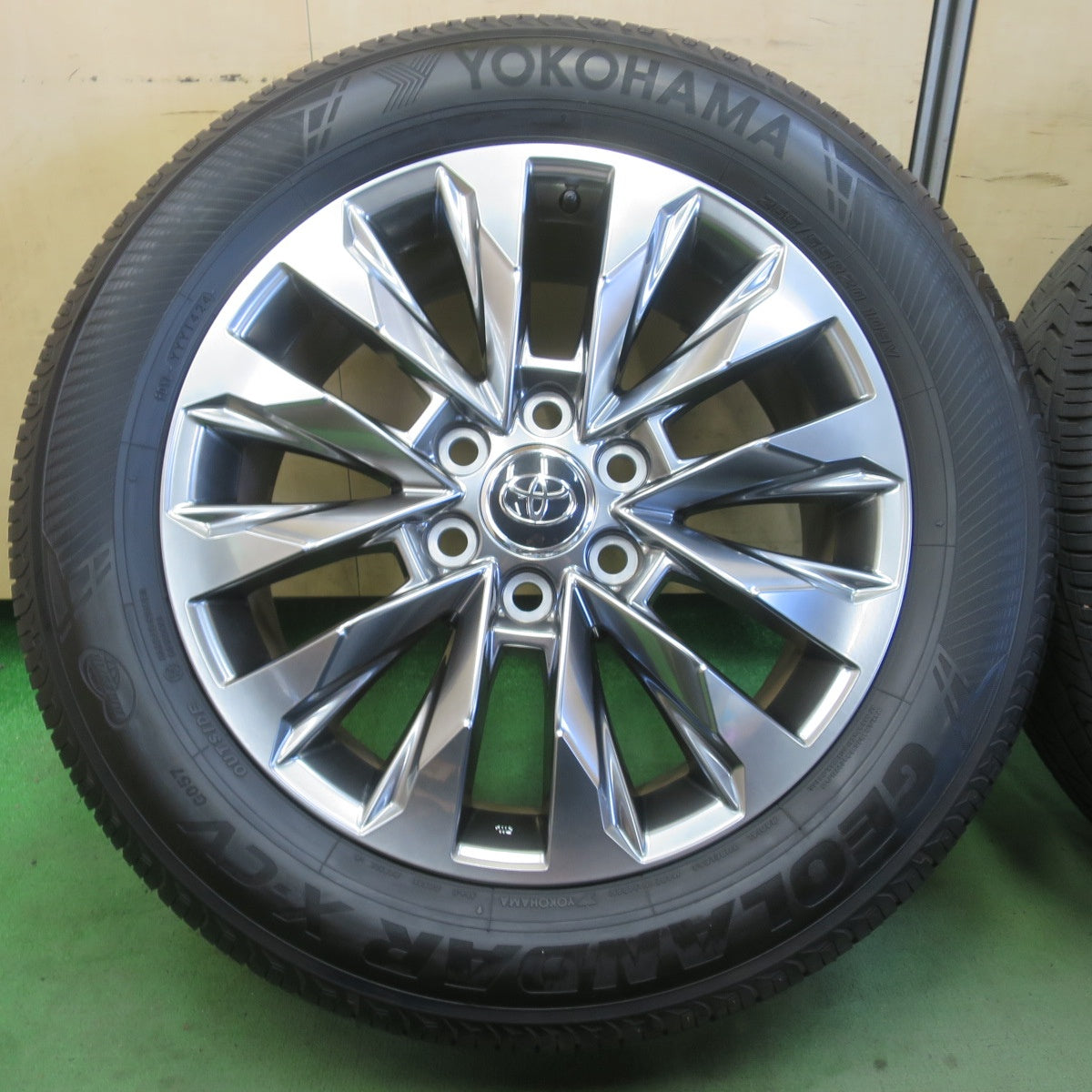 バリ溝！24年！キレイ！9.5分★トヨタ ランクル 300 ZX 純正 265/55R20 ヨコハマ ジオランダー X-CV G057 G057E 20インチ PCD139.7/6H★6051507イノ
