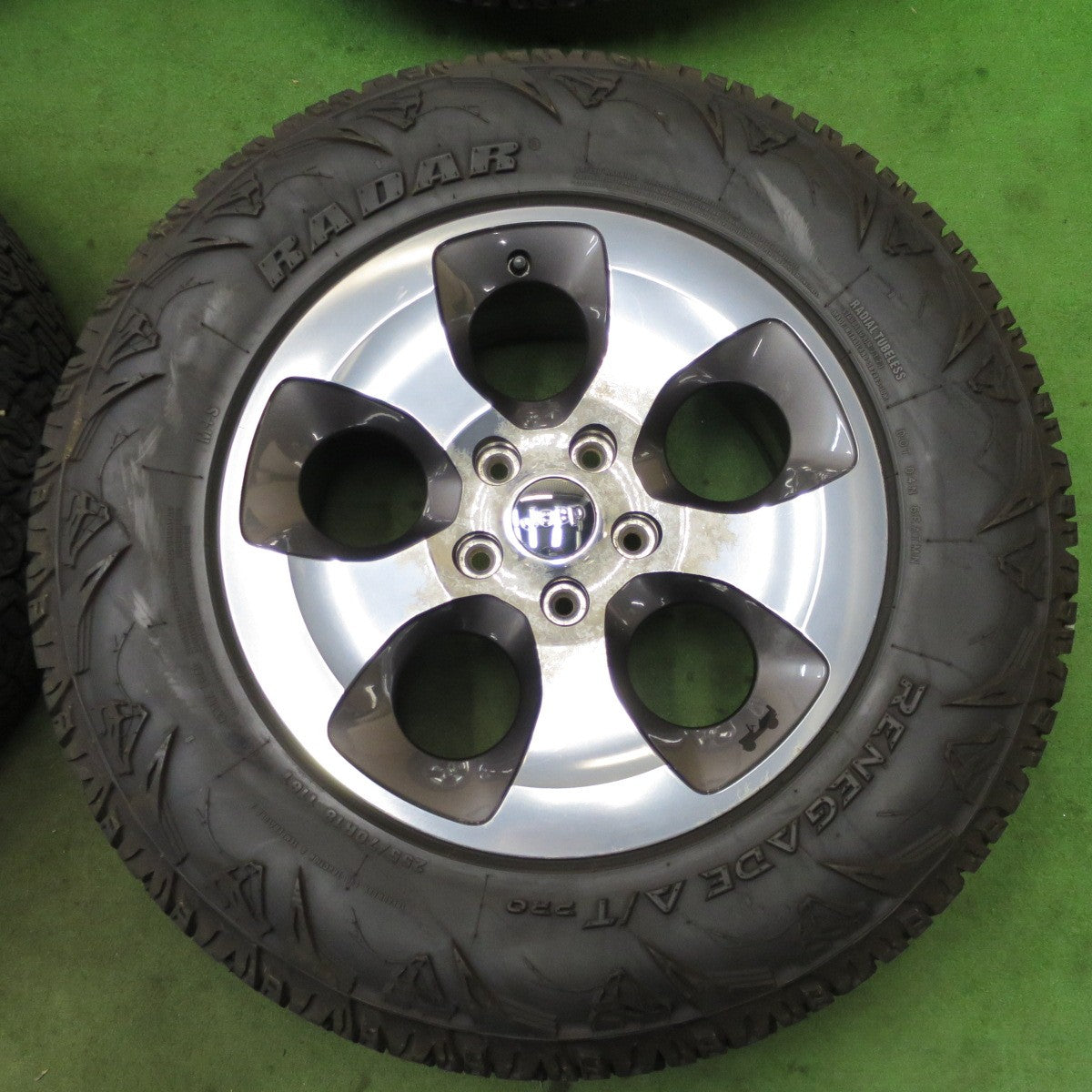 バリ溝！25年！ほぼ10分★JEEP ジープ JK ラングラー サハラ 純正 255/70R18 レーダー RENEGADE A/T PRO 18インチ PCD127/5H★6042901ナノ