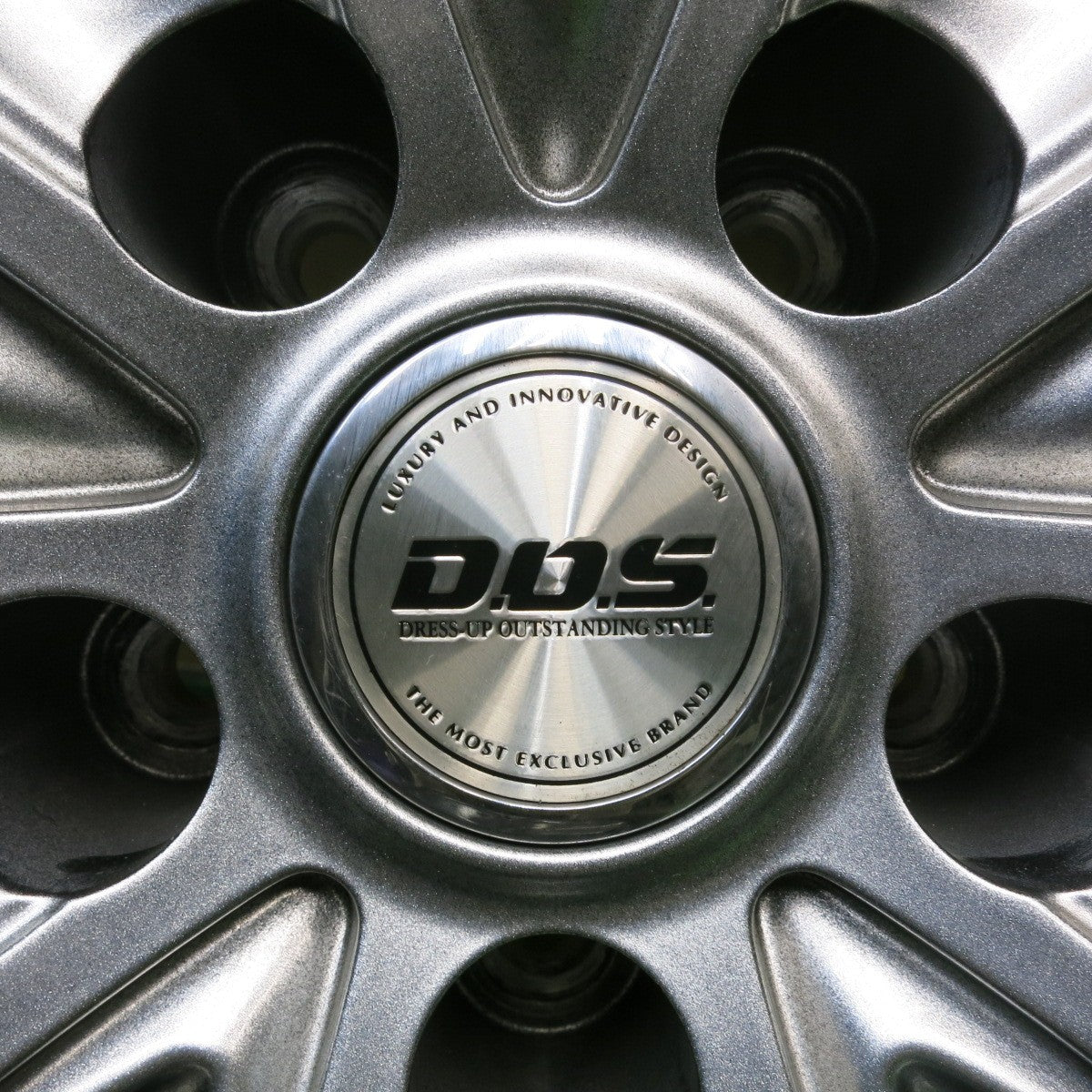 バリ溝！キレイ！9.5分★スタッドレス 235/55R18 グッドイヤー アイスナビ SUV D.O.S. DOS 社外 アルミ 18インチ PCD114.3/5H★6012510HAス