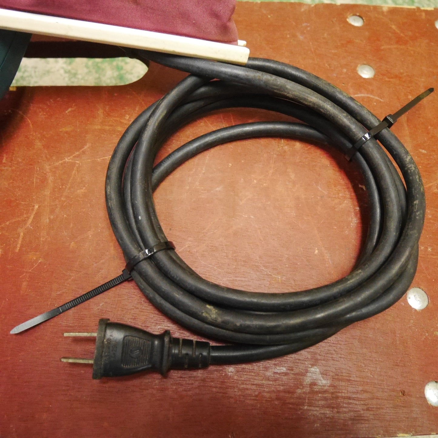 [送料無料] ☆マキタ 76mm ベルト サンダ 9911 電動 工具 100v 50-60Hz 研磨 仕上げ 研削 DIY コード式 Makita☆