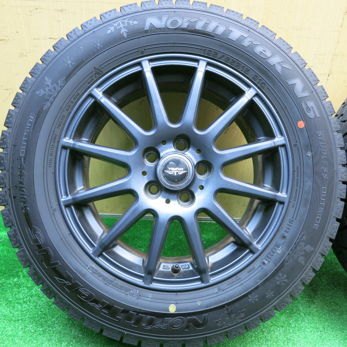 バリ溝！24年！キレイ！ほぼ10分★プリウス 等 195/65R15 スタッドレス オートバックス ノーストレック N5 TEAD テッド 15インチ PCD100/5H★5110622HAス