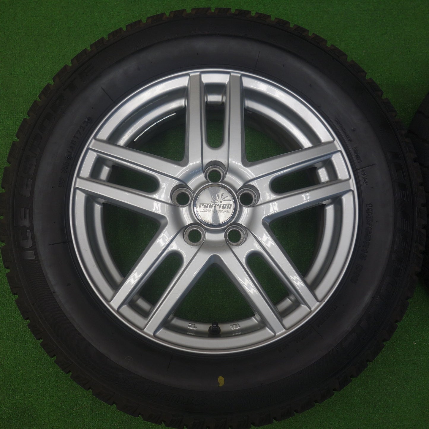 バリ溝！23年！9.5分★プリウス 等 195/65R15 スタッドレス アイス エスポルテ ravrion ラブリオン 15インチ PCD100/5H★6040602KTス