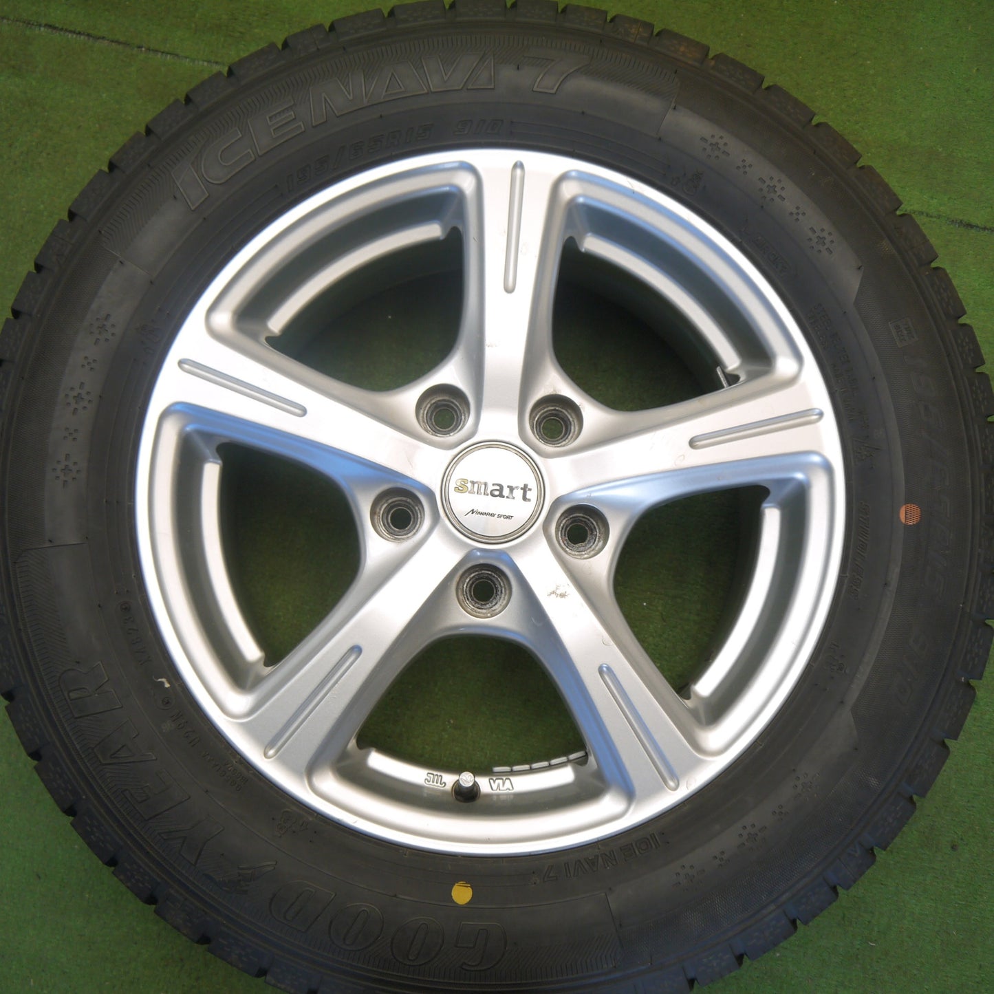 バリ溝！23年！キレイ！9.5分以上★スタッドレス 195/65R15 グッドイヤー アイスナビ7 smart MANARAY SPORT スマート マナレイ 15インチ PCD114.3/5H★6052607Hス