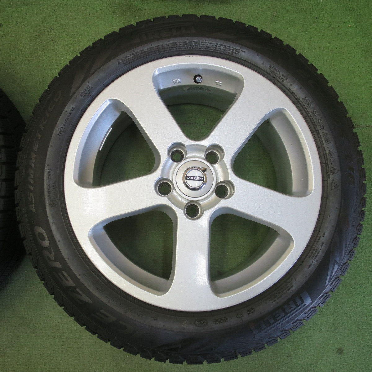 バリ溝！24年！キレイ！8.5分★ボルボ 等 VST タイプRS 205/55R16 スタッドレス ピレリ アイスゼロ アシンメトリコ 16インチ PCD108/5H★6042507イス