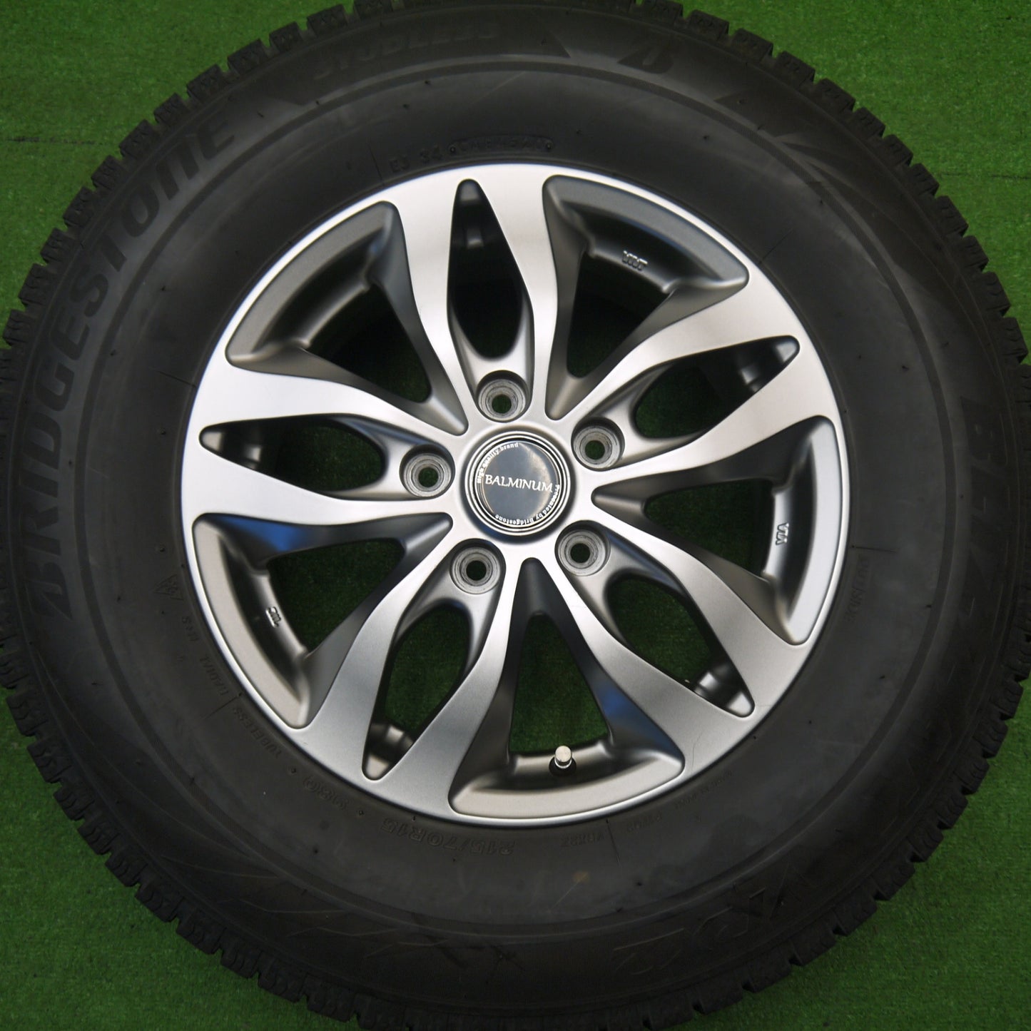 バリ溝！キレイ！8.5分★スタッドレス 215/70R15 ブリヂストン ブリザック VRX2 BALMINUM バルミナ 15インチ PCD114.3/5H★5111402Hス