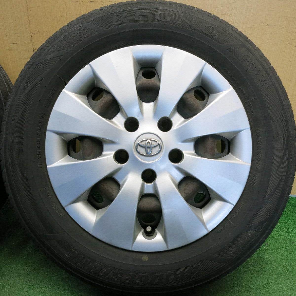 バリ溝！22年！8.5分★トヨタ 70系 ノア ヴォクシー 純正 スチール 195/65R15 ブリヂストン レグノ GRV2 15インチ PCD114.3/5H★6051410HAノ