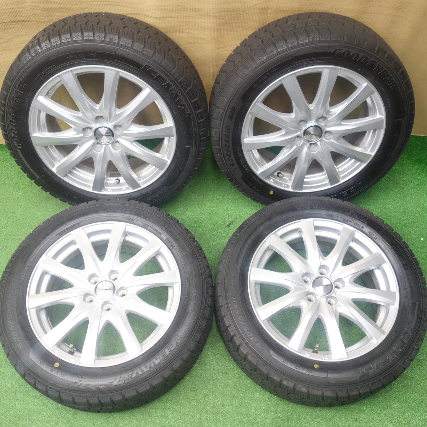 バリ溝！22年！キレイ！9.5分★プリウス 等 205/55R16 スタッドレス グッドイヤー アイスナビ7 ravrion RS01 ラブリオン 16インチ PCD100/5H★6030103KTス