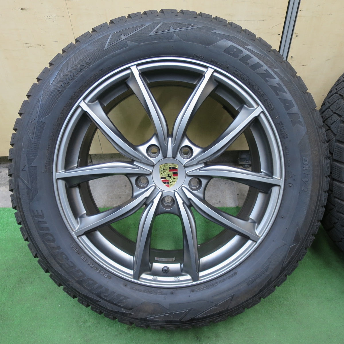 キレイ★ポルシェ 等 255/55R19 スタッドレス ブリヂストン ブリザック DM-V2 社外 アルミ 19インチ PCD130/5H★6013112ナス