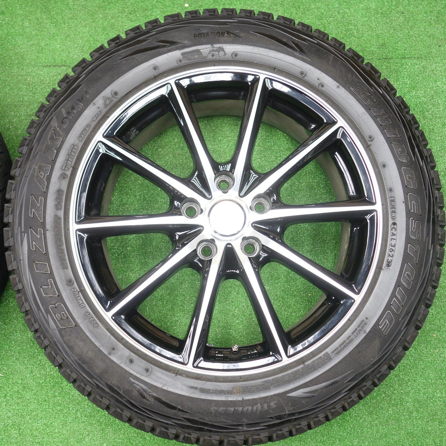 バリ溝！23年！キレイ！9.5分★スタッドレス 215/60R17 ブリヂストン ブリザック DM-V1 ECO FORME エコフォルム 17インチ PCD114.3/5H★5121501KTス