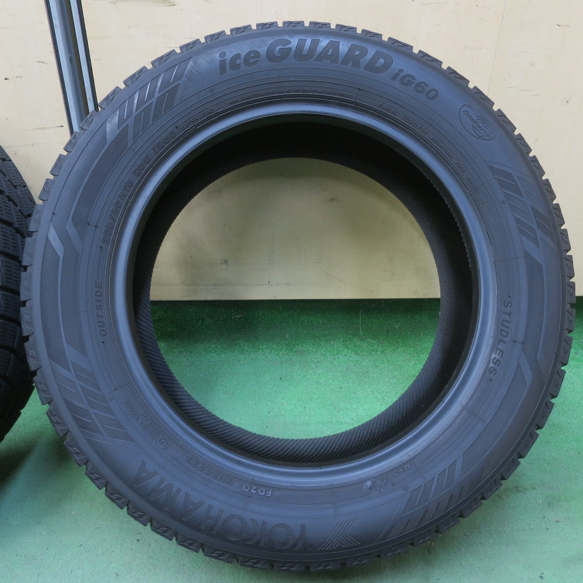 バリ溝！23年！9.5分◎スタッドレス 205/60R16 ヨコハマ アイスガード iG60 タイヤ 16インチ ノア ヴォクシー エスクァイア ステップワゴン 等◎6070205イスタ