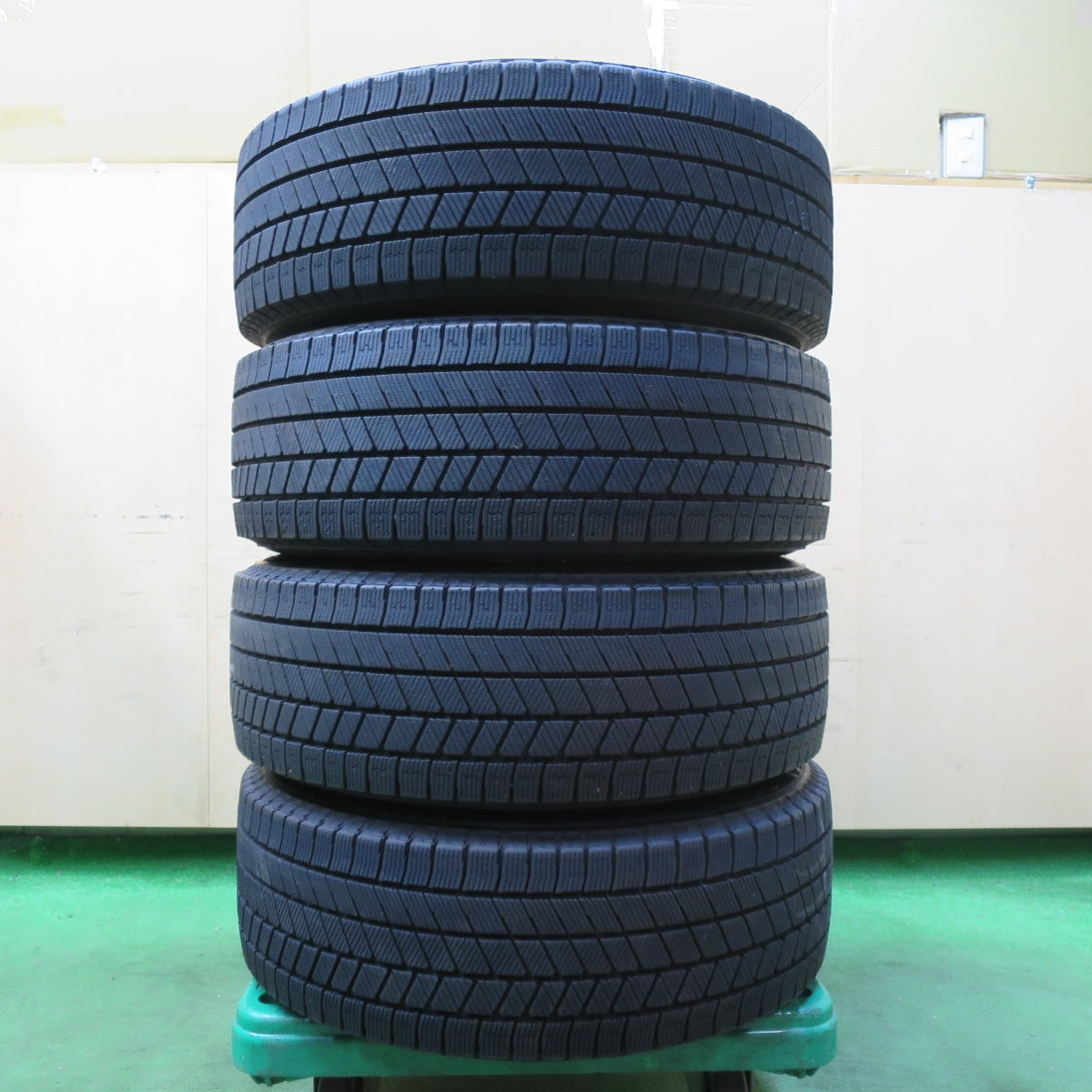 [送料無料] バリ溝！22年！ほぼ10分★MINI ミニ クロスオーバー R60 純正 205/60R16 スタッドレス ブリヂストン ブリザック VRX3 16インチ PCD120/5H★4123016イス