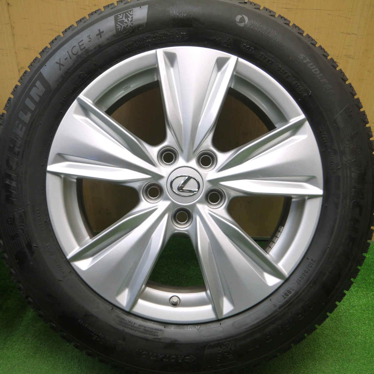 [送料無料] センサー付！キレイ★レクサス UX バージョンC 純正 215/60R17 スタッドレス ミシュラン X-ICE3+ 17インチ PCD114.3/5H★5011514Hス