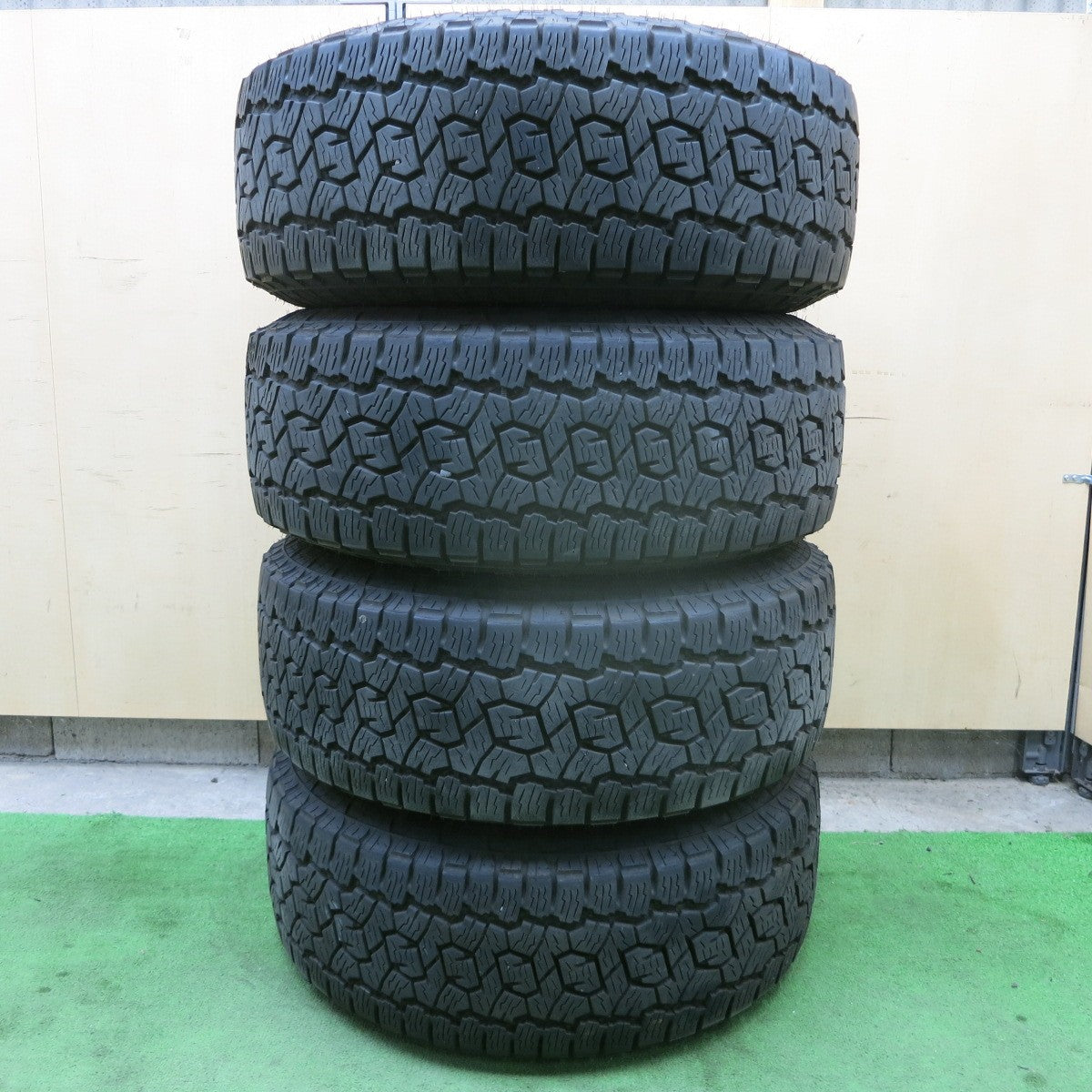 バリ溝！23年！9分★BERG NR595 265/70R15 トーヨー オープンカントリー A/T3 ベルグ 15インチ PCD139.7/6H★5042906ナノ
