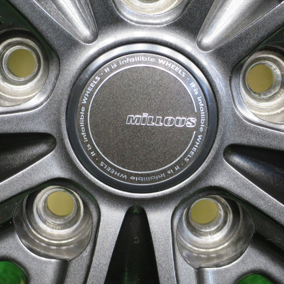 ほぼ未使用！22年！キレイ★スタッドレス 215/60R16 ヨコハマ アイスガード iG70 MiLLOUS DF ミルアス 16インチ PCD114.3/5H★5112804NKス