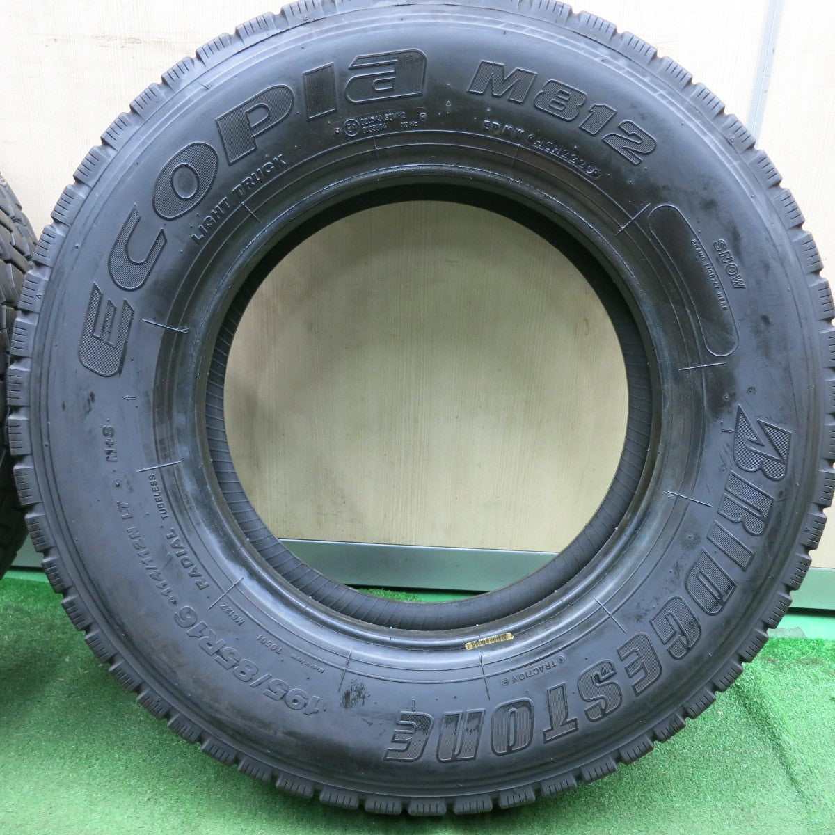 *送料無料* バリ溝！20年！8.5分★トラック タイヤ 195/85R16 114/112N ブリヂストン エコピア M812 ミックス オールシーズン 16インチ★4071413HAノタ
