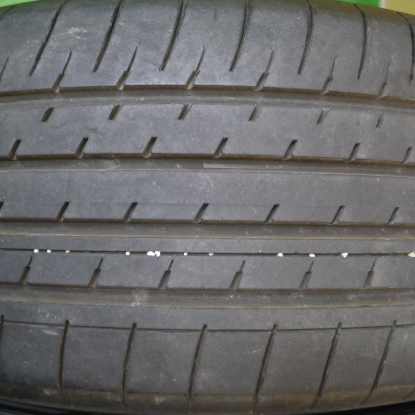 [送料無料] バリ溝！9分★215/50R18 ヨコハマ BluEarth-XT AE61 タイヤ 18インチ ブルーアース ヤリスクロス CX-3 アウディ Q2 等★5010606Hノタ