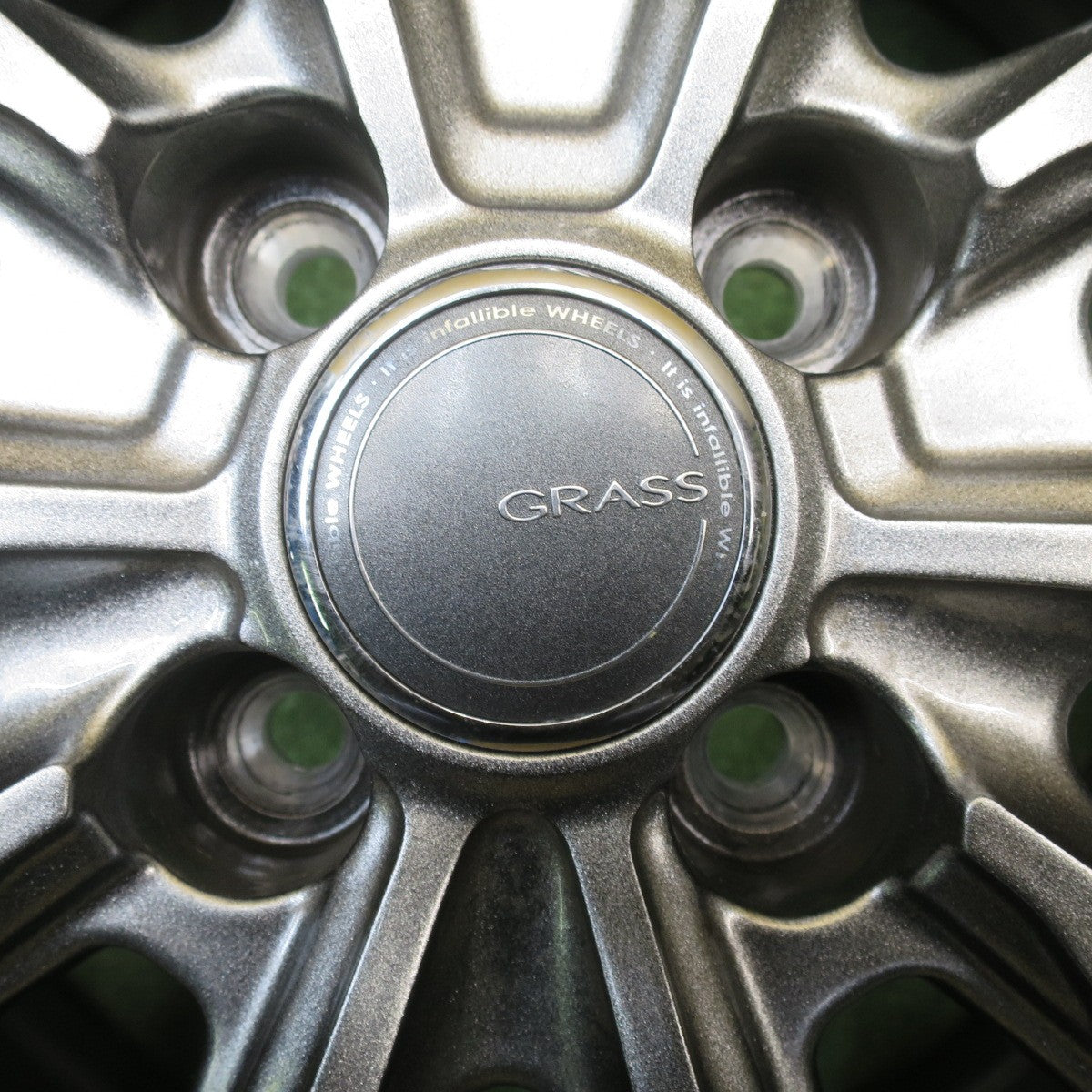 バリ溝！キレイ！9.5分以上★スタッドレス 185/65R15 ヨコハマ アイスガード iG60 GRASS グラス 15インチ PCD100/4H★6021004NJス