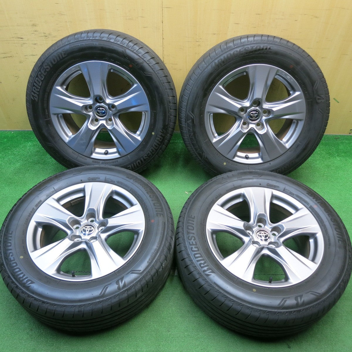 バリ溝！22年！キレイ！8.5分★トヨタ 80系 ハリアー 純正 225/65R17 ブリヂストン アレンザ 001 17インチ PCD114.3/5H★5051804HAノ