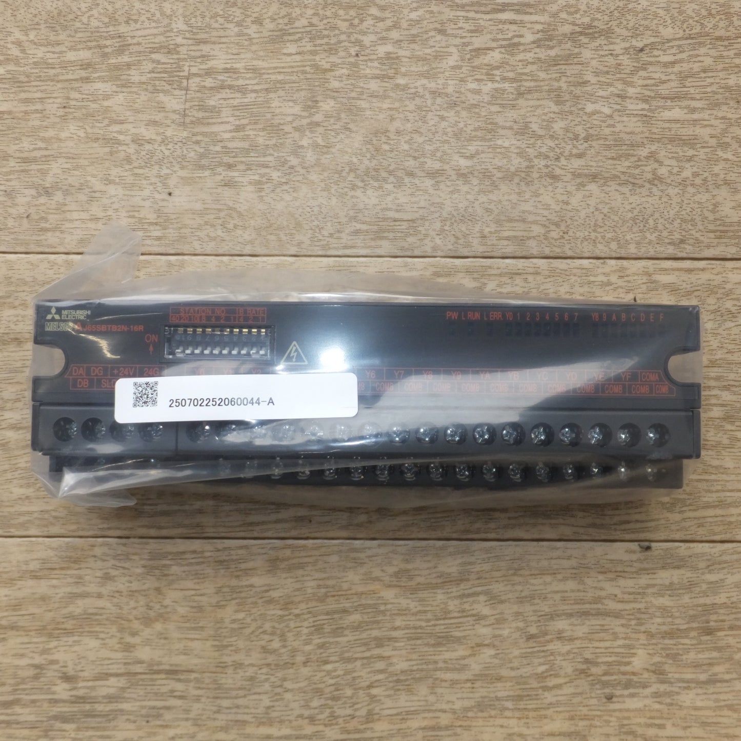[送料無料] 未使用★三菱 MITSUBISHI CC-Link システム 小形タイプ リモート I/O ユニット AJ65SBTB2N-16R★