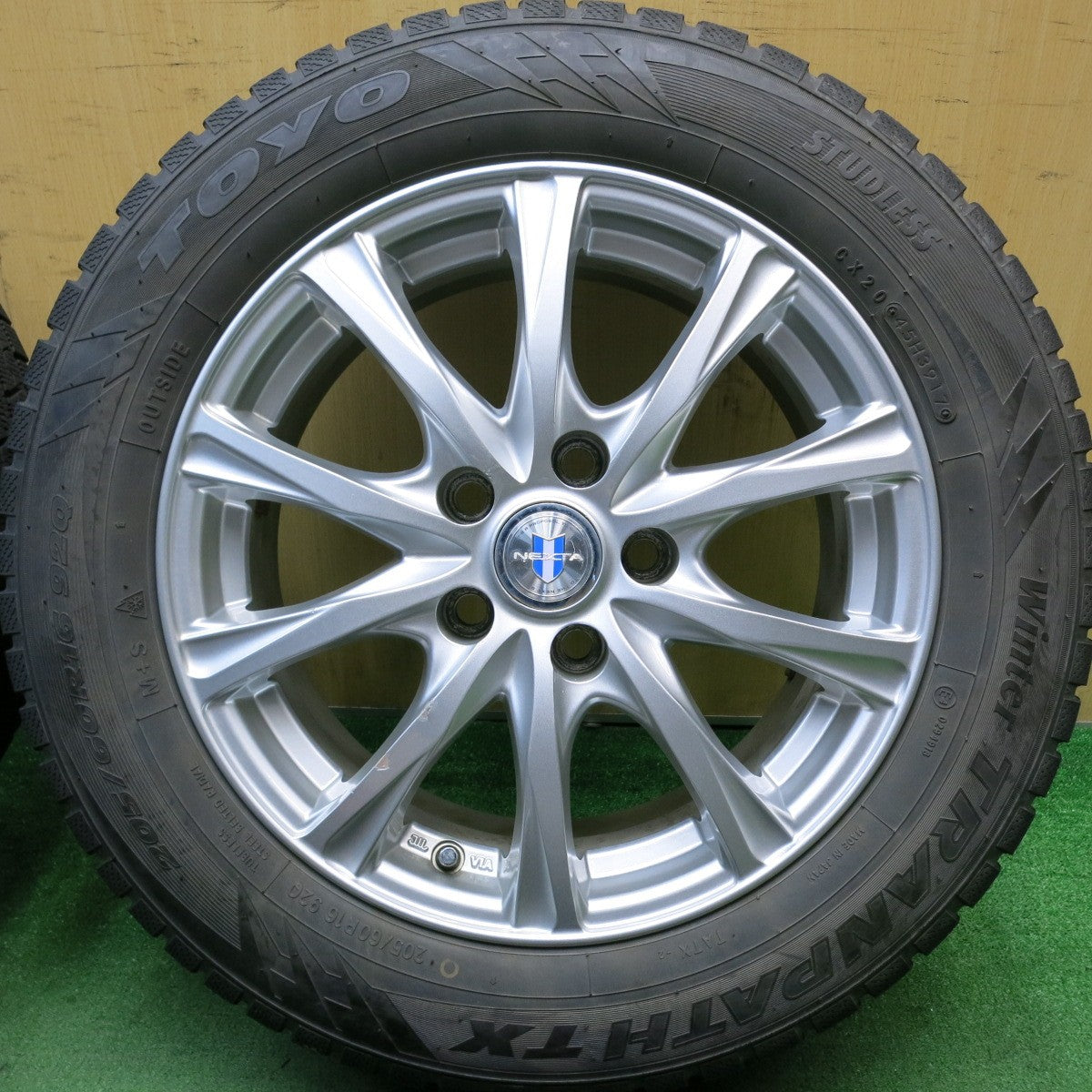 バリ溝！9.5分★スタッドレス 205/60R16 トーヨー ウインター トランパス TX NEXTA ネクスタ 16インチ PCD114.3/5H★5053108HAス