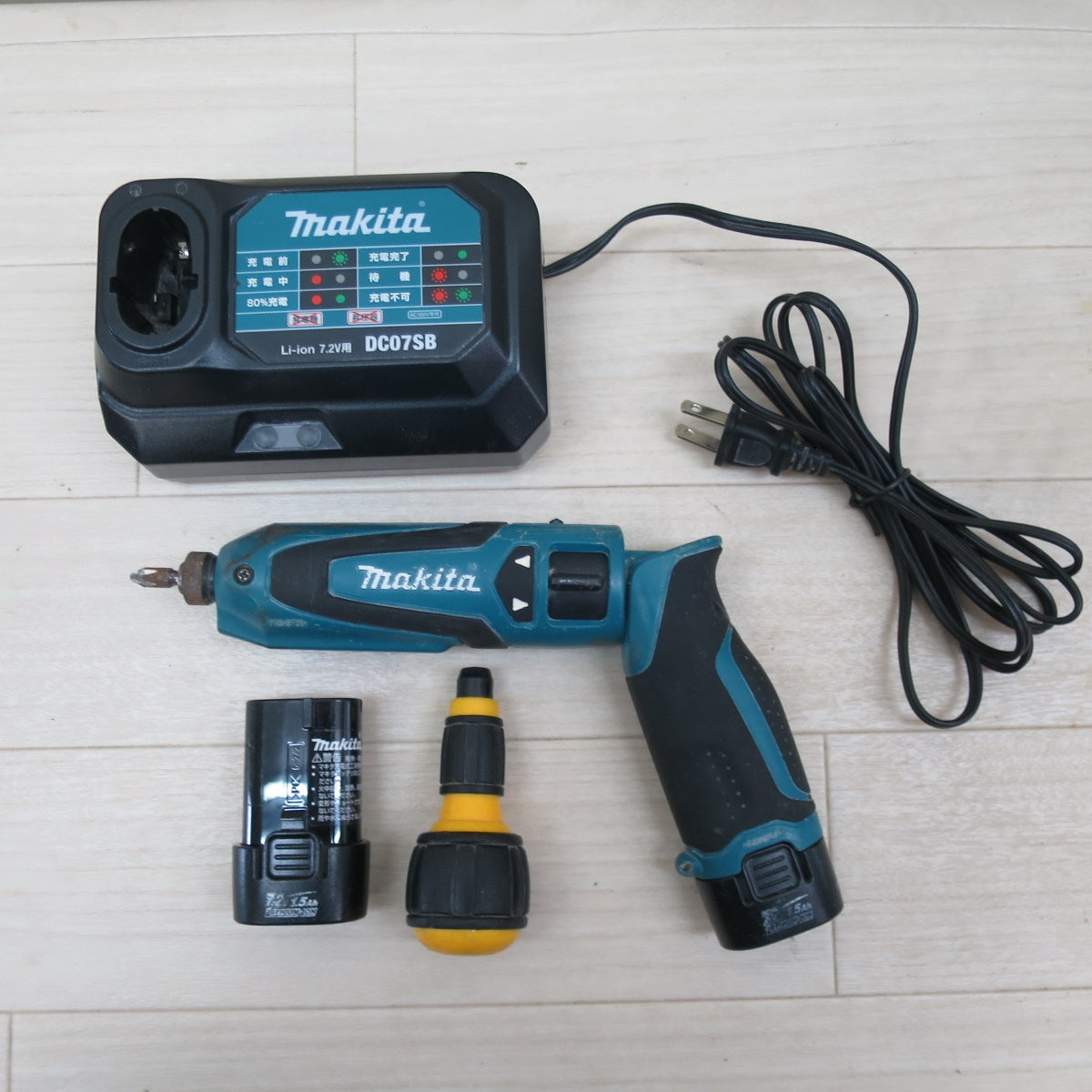 バッテリー2個付☆マキタ 充電式 ペン インパクトドライバ TD021D 電動 工具 コードレス makita 7.2V 充電器 DC07SB☆