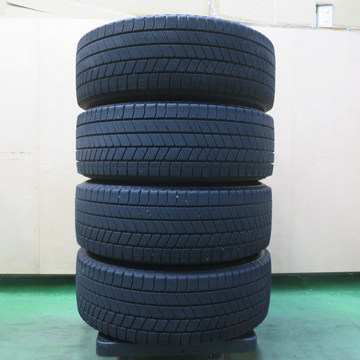 バリ溝！22年！キレイ！9.5分◎スタッドレス 205/60R16 ブリヂストン ブリザック VRX3 BALMINUM AR12 バルミナ 16インチ PCD114.3/5H◎6062406イス
