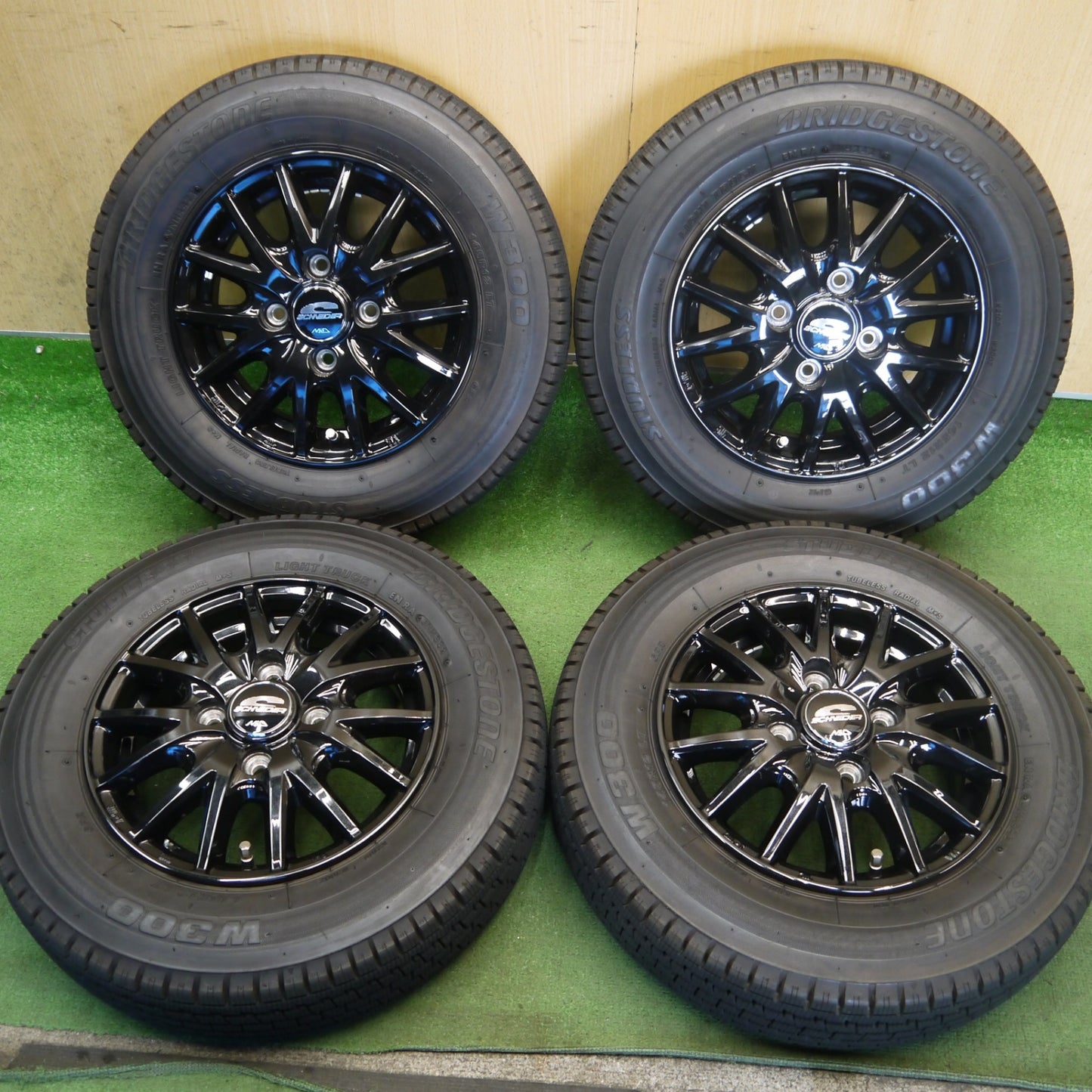 バリ溝！キレイ！9分◎スタッドレス 145R12 6PR ブリヂストン W300 SCHNEIDER MiD シュナイダー 12インチ PCD100/4H◎6081702Hス