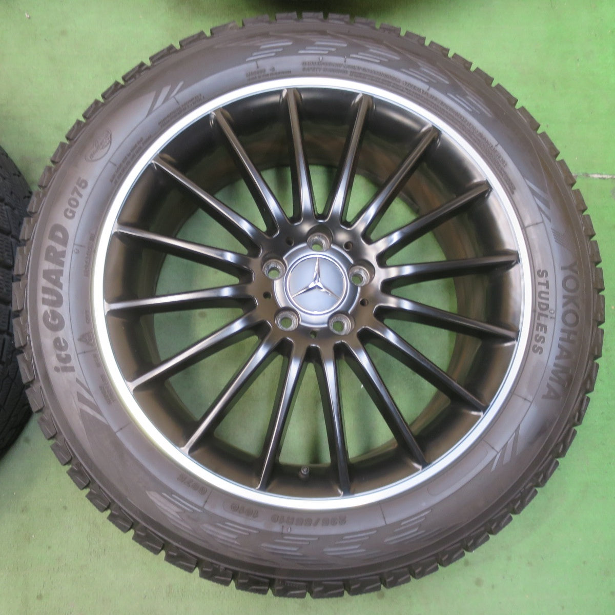 バリ溝！キレイ！9.5分★ベンツ 等 235/55R19 スタッドレス ヨコハマ アイスガード G075 WSP ITALY 社外 アルミ 19インチ PCD112/5H★6030407イス