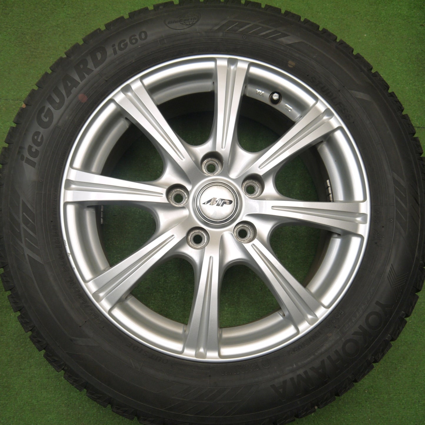 バリ溝！22年！キレイ！9.5分★スタッドレス 205/60R16 ヨコハマ アイスガード iG60 MP-04 16インチ PCD114.3/5H★5121707Hス