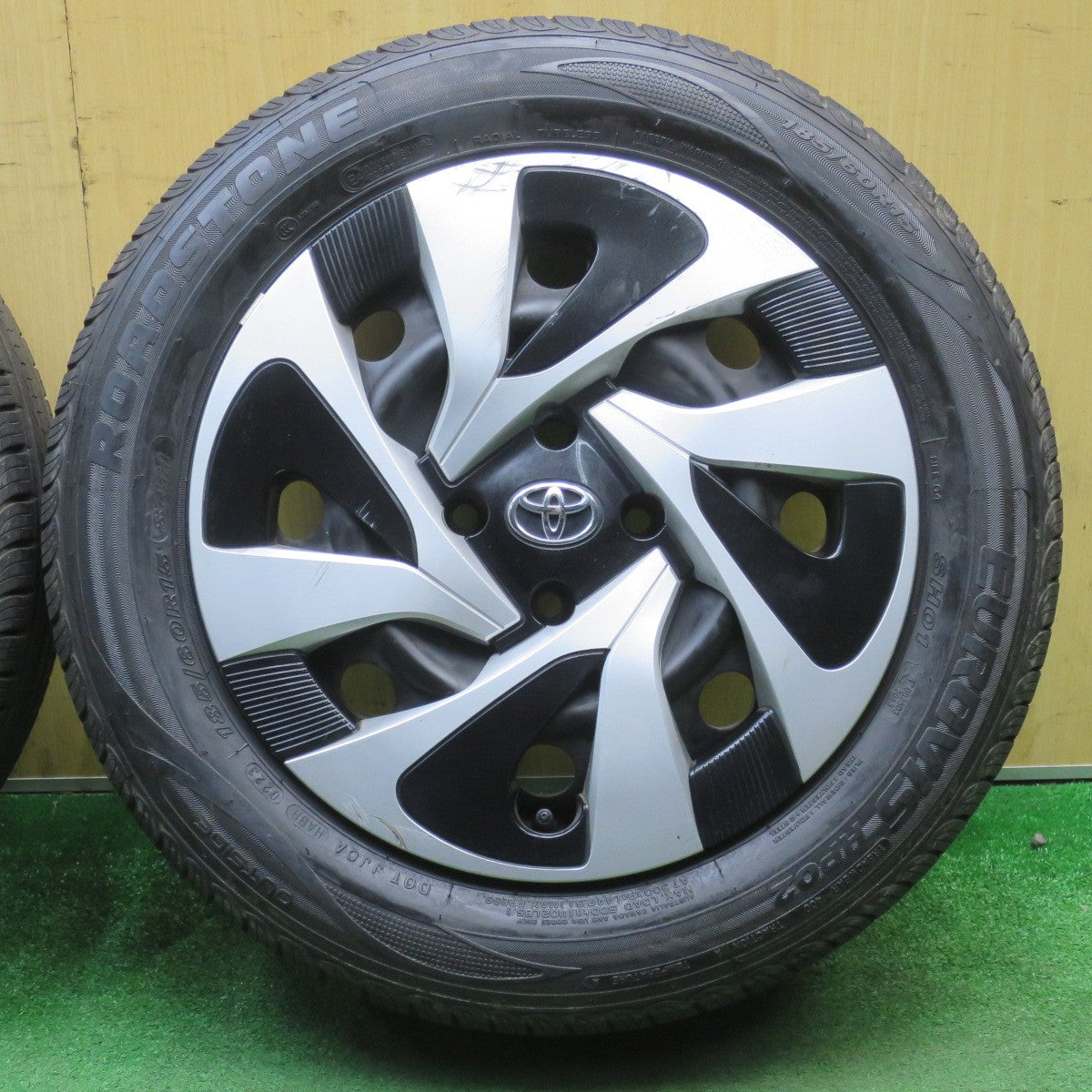 バリ溝！23年！9.5分★トヨタ アクア 純正 スチール 185/60R15 ロードストーン EUROVIS HP02 15インチ PCD100/4H★6013002NJノ