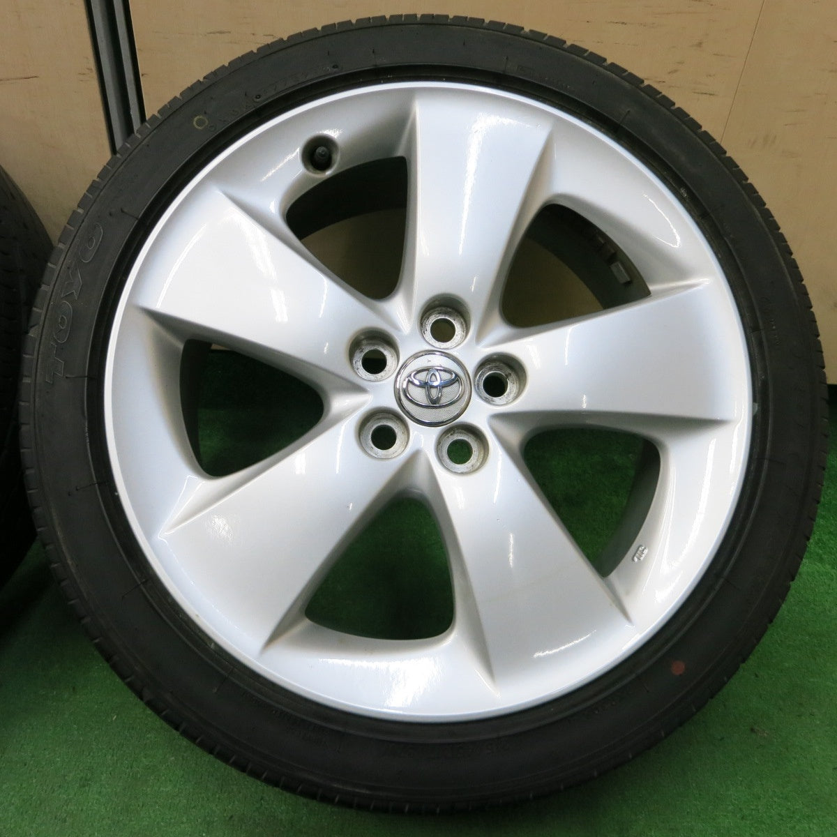 *送料無料* 4本価格★トヨタ 30系 プリウス ツーリング 純正 215/45R17 トーヨー プロクセス R30 17インチ PCD100/5H★4052803イノ