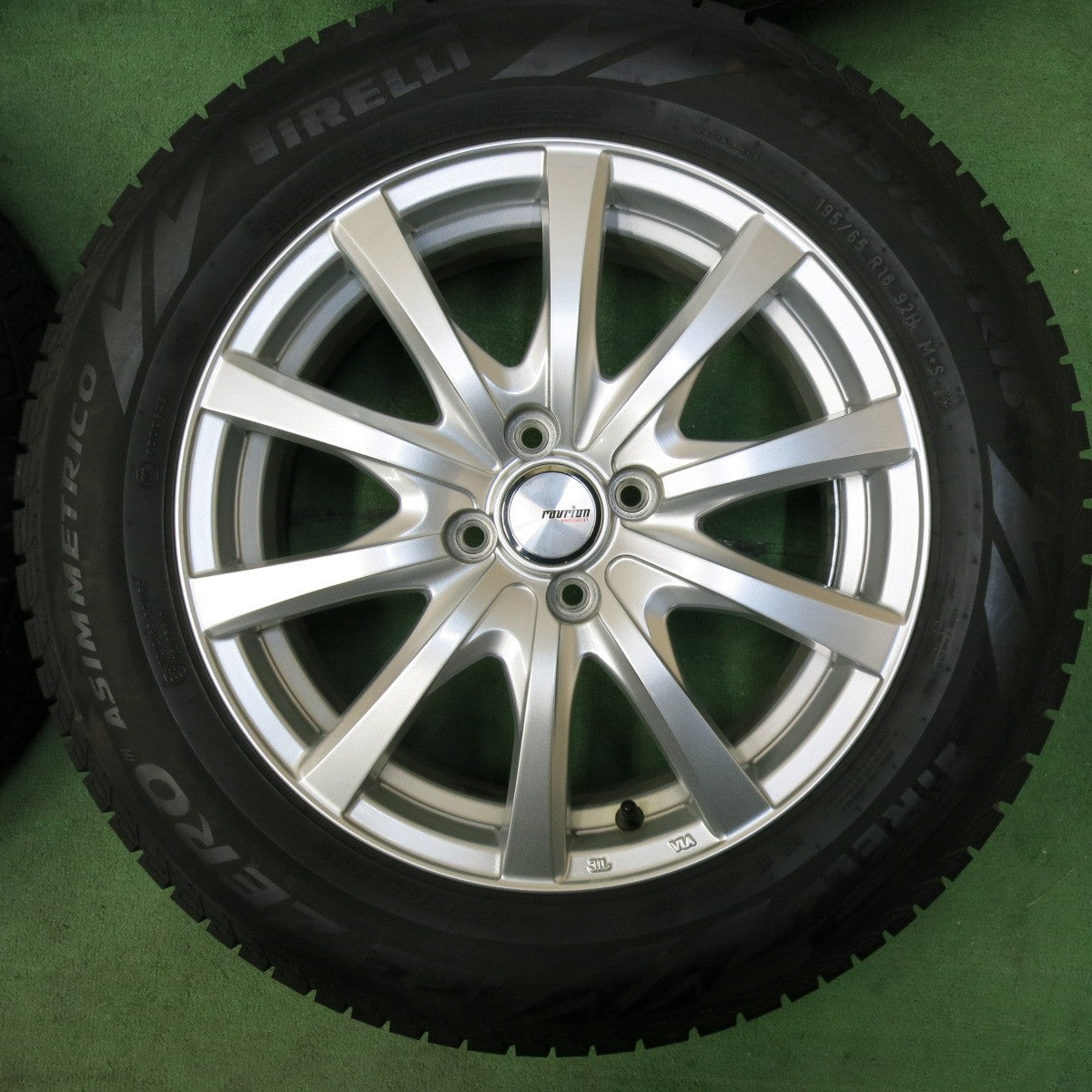 [送料無料] バリ溝！22年！キレイ！9.5分以上★スタッドレス 195/65R16 ピレリ アイスゼロ アシンメトリコ ravrion RS01 ラブリオン 16インチ PCD100/4H★4120602SYス