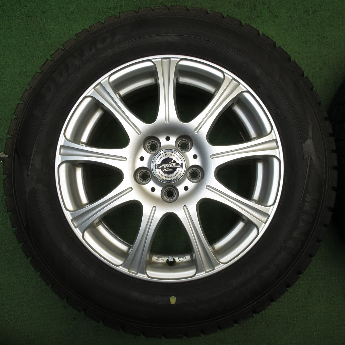 バリ溝！24年！キレイ！ほぼ10分★プリウス 等 195/65R15 スタッドレス ダンロップ ウインターマックス WM02 AXEL Three アクセル 15インチ PCD100/5H★5081107NJス