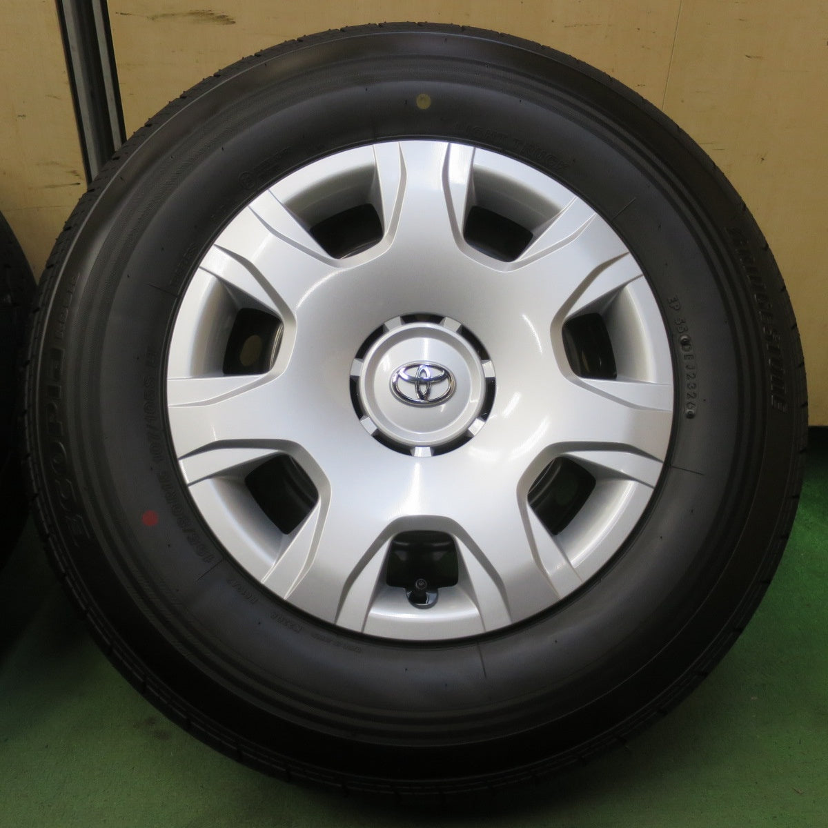 新車外し！26年◎トヨタ 200系 ハイエース 純正 スチール 195/80R15 107/105S ブリヂストン エコピア RD613 15インチ PCD139.7/6H◎6091504IMノ