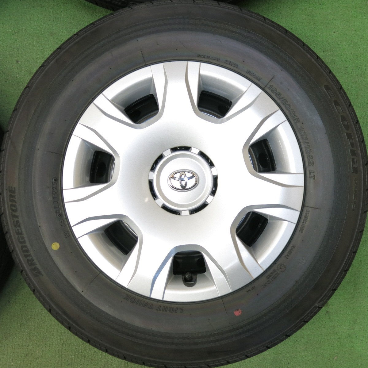 新車外し！25年★トヨタ 200系 ハイエース 純正 スチール 195/80R15 107/105S ブリヂストン エコピア RD613 15インチ PCD139.7/6H★5081802SKノ